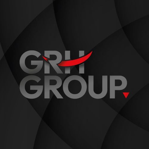 Logo firmy GRH Group z czerwonym akcentem graficznym na ciemnym, abstrakcyjnym tle.