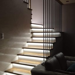 Bekhzod Mamadzhanov - Montaż Podbitki Dachowej Warszawa