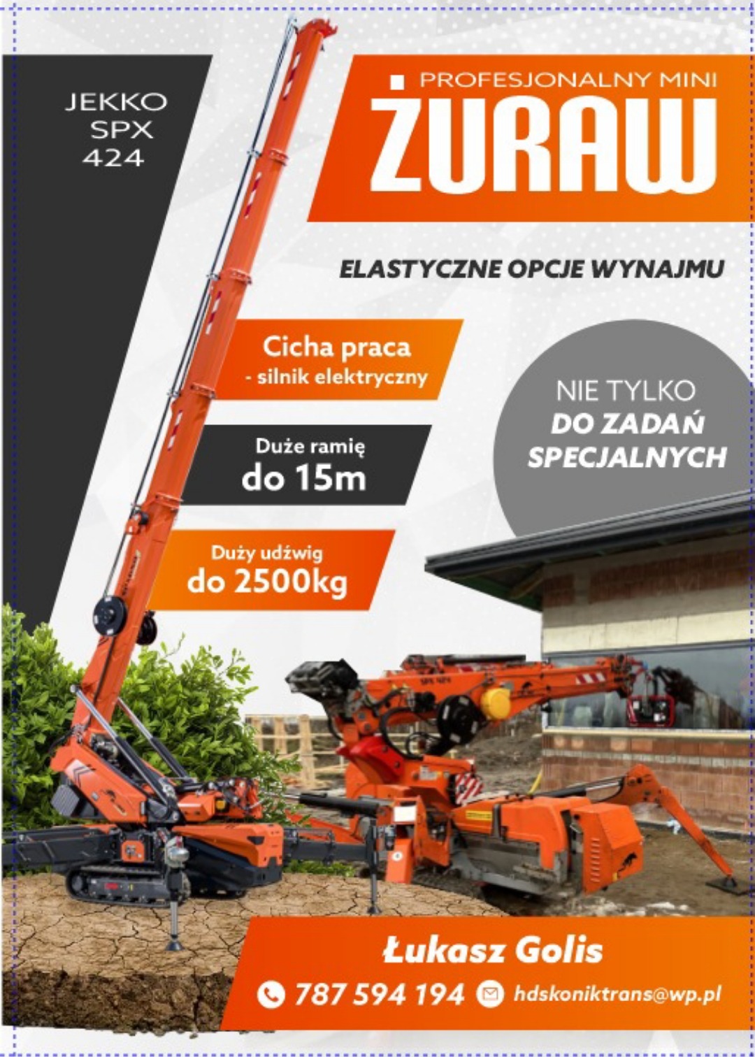 Pomarańczowy mini żuraw Jekko SPX 424 na gąsienicach, z wysuniętym ramieniem, prezentowany na tle budynku w trakcie budowy. Widoczne dane kontaktowe do firmy oferującej wynajem.