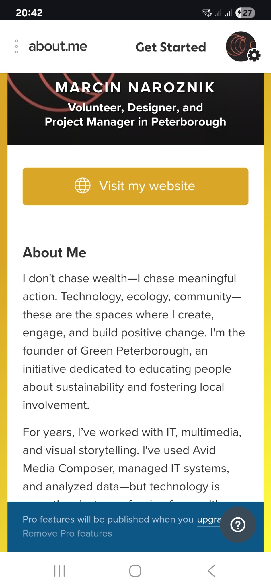 Profil About.me Marcina Naroznika: wolontariusza, projektanta i project managera z Peterborough. Przycisk 'Visit my website' na żółtym tle.