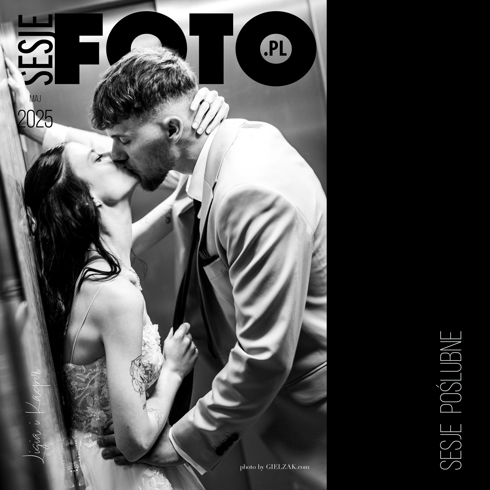 Czarno-biała fotografia pary młodej w pocałunku, z datą 'Maj 2025' i napisem 'Sesje poślubne'. Widoczne tatuaże na ciele kobiety.