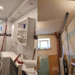 Grzegorz Wojdyła Gregor Bau - Porównanie stanu łazienki przed i w trakcie remontu: po lewej umywalka z szafką, pralka i wiszące szafki na tle marmurowych płytek, po prawej surowy stan z widocznymi rurami, oknem i resztkami...