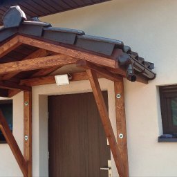 Zadaszenie wejścia.