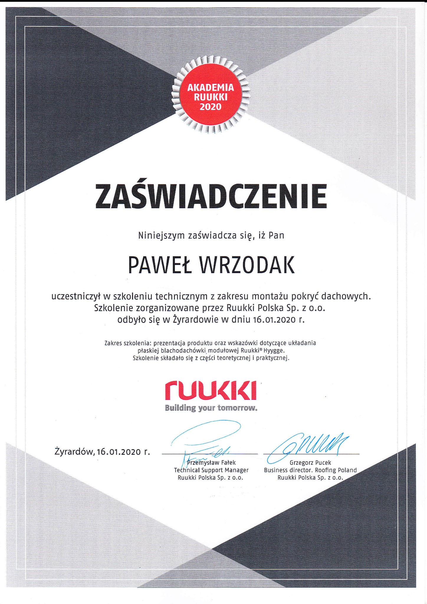Skan zaświadczenia Akademii Ruukki 2020 dla Pawła Wrzodaka o ukończeniu szkolenia technicznego z zakresu montażu pokryć dachowych, z podpisami Przemysława Fałka i Grzegorza Pucka.