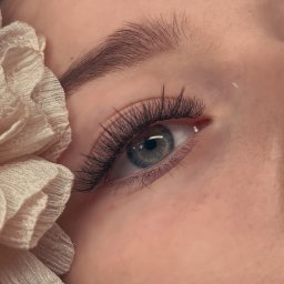 przedłużanie rzęs