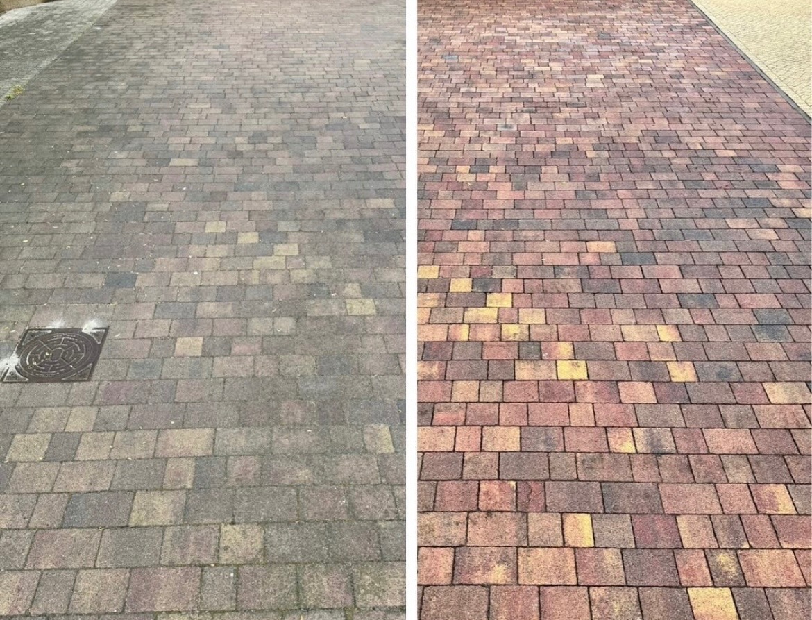 Porównanie stanu kostki brukowej przed i po czyszczeniu; lewa strona zabrudzona, prawa strona czysta, z widoczną kolorystyką kostki.