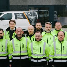Hardy’s Industries to solidna, rozwijająca się firma, która obsługuje klientów w Polsce i za granicą. Nasze zespoły pracowników administracyjnych, kierowników projektów i techników działają w Belgii, Francji, Luksemburgu, Holandii i Polsce.