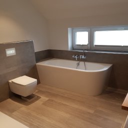 
Kładzenie glazury, terakoty. Łazienki, tarasy, garaże i wszystkie inne powierzchnie. Posiadam duże doświadczenie (24lata praktyki] Więcej info. na mojej stronie: www.plytkarztorun.pl 
TEL. 692-771-929