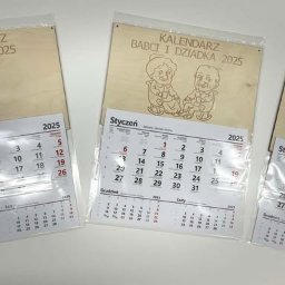 kalendarze dzięń babci i dziadka 
zakowane gotowe do wręczenia 
1-10szt 18zł 
10-50szt 17zł 
50-100szt 16zł (wysyłka w cenie)