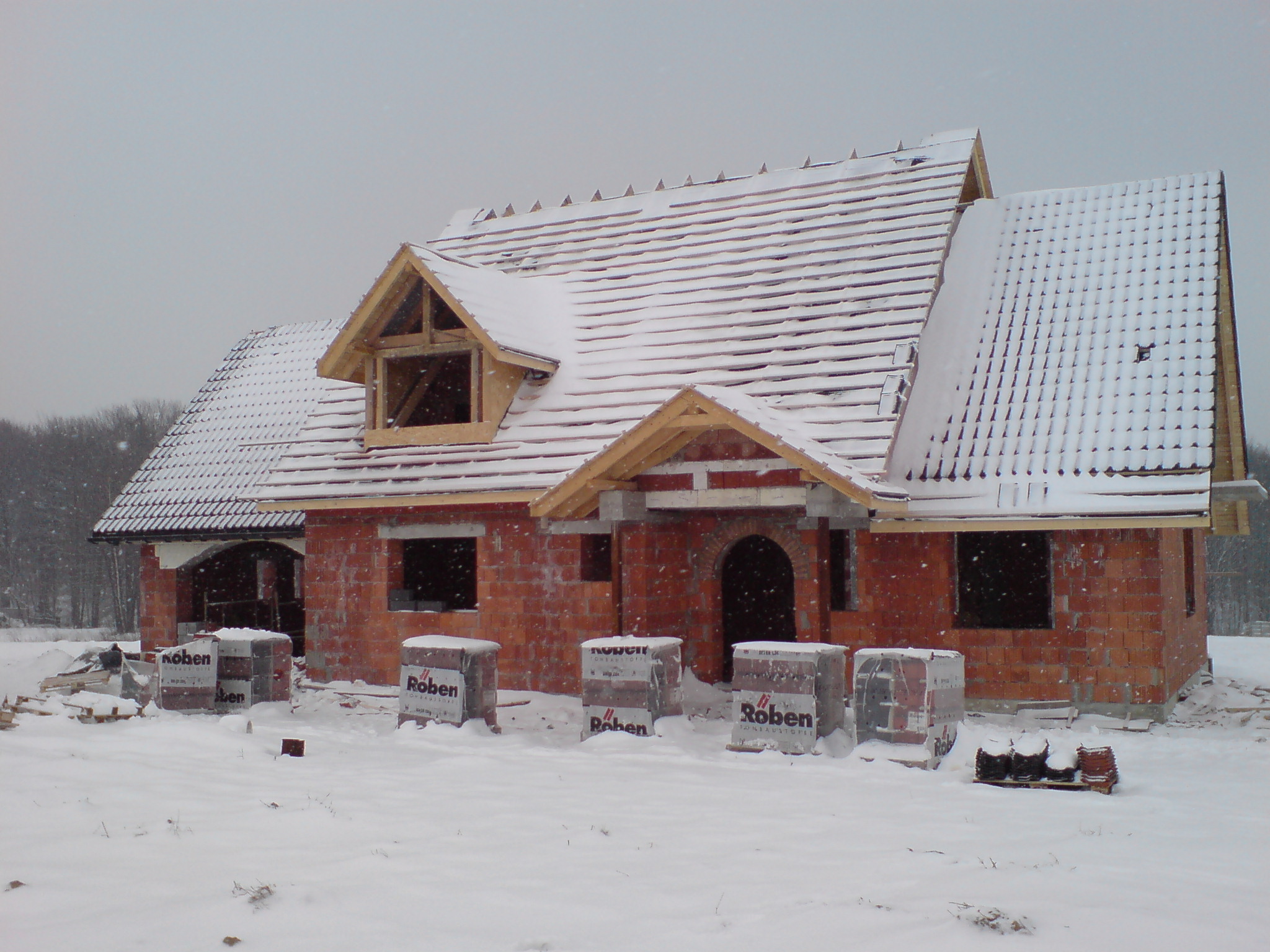 Ciesielskie,dekarskie dach lub pokrycie z obróbkami.