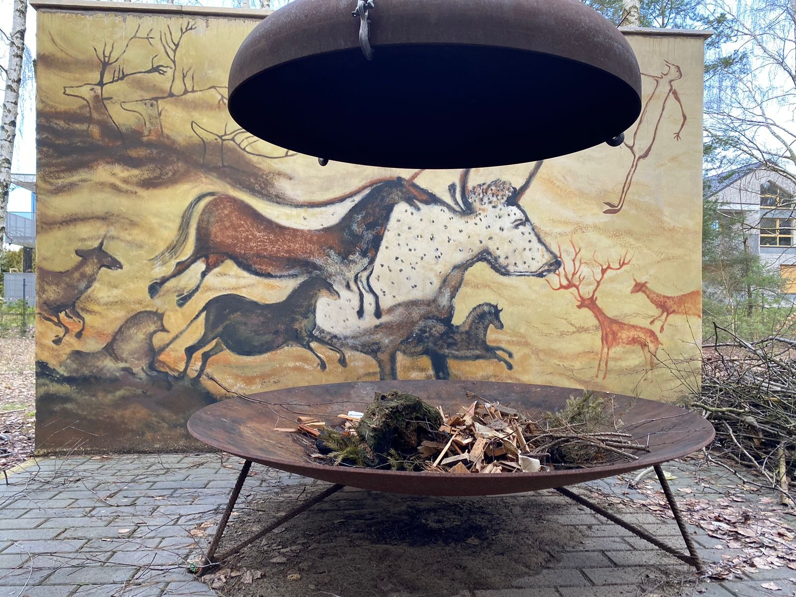 Mural inspirowany malowidłami z Lascoux