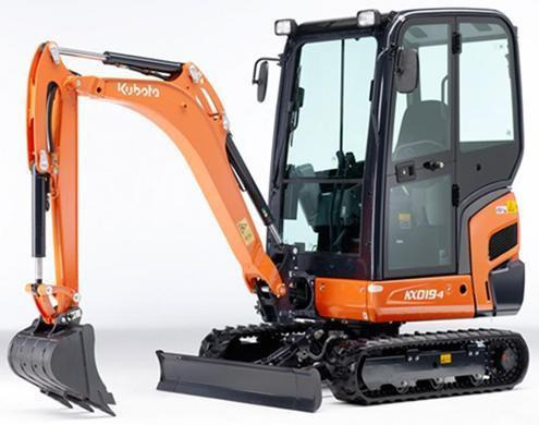 Pomarańczowa mini koparka Kubota KX019-4 na białym tle, oferowana w Kobylnicy.