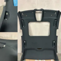 Wyjęta podsufitka samochodowa z wycięciami na oświetlenie i inne elementy, widoczne ślady czyszczenia na fragmencie tapicerki.