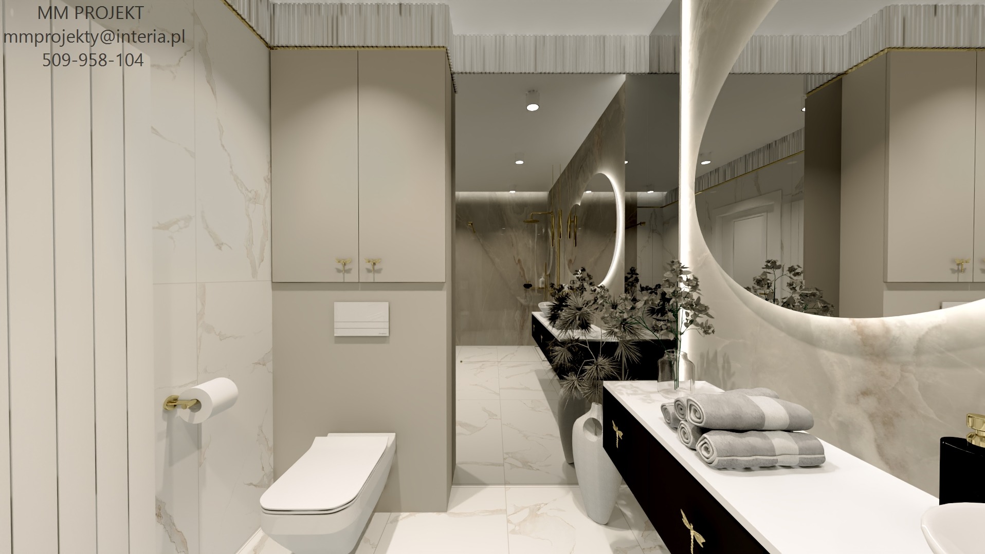 Elegancka łazienka z marmurowymi płytkami, owalnym lustrem z podświetleniem LED, wiszącą toaletą i szafkami w kolorze kremowym z dekoracyjnymi uchwytami w kształcie ważek.