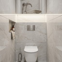 REMLUX Krzysztof Kozłowski - Elegancka, wykończona łazienka z marmurowymi płytkami, podświetlanym lustrem i wiszącą toaletą. Minimalistyczny design z akcentami w kolorze srebra.