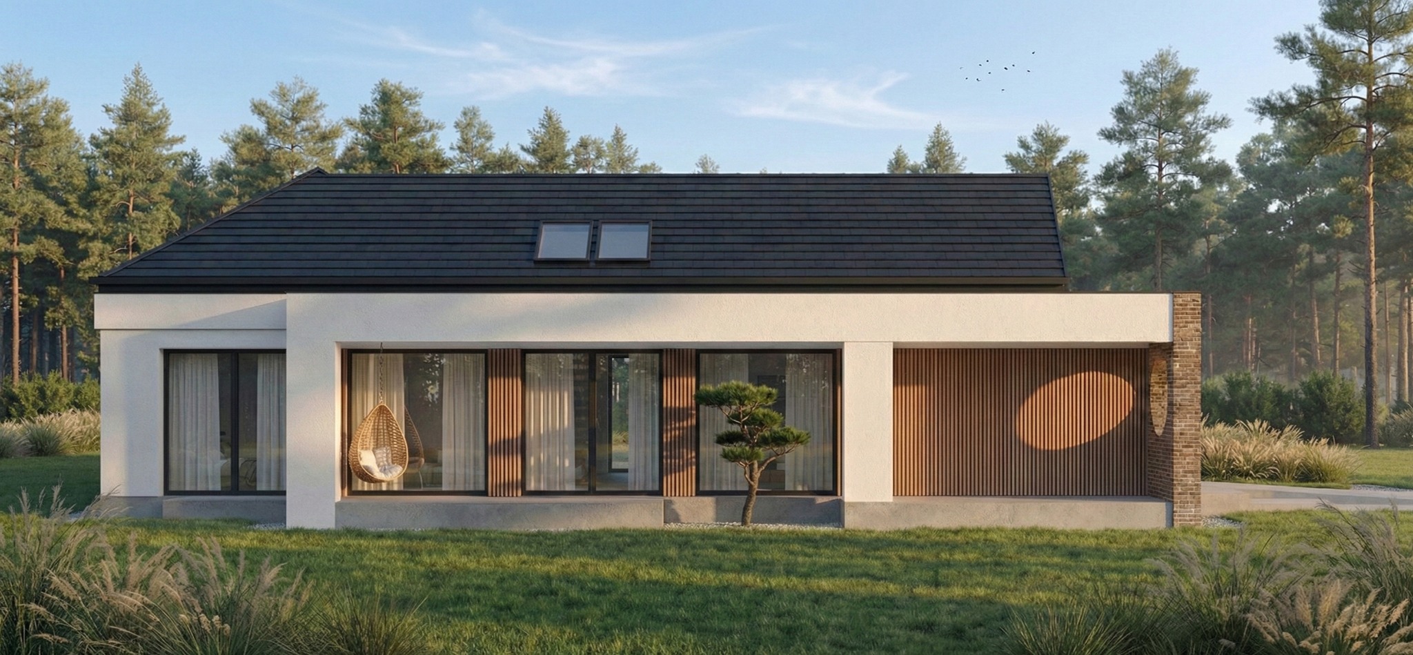 Nowoczesny dom jednorodzinny z płaskim dachem i dużymi oknami, otoczony zielenią. Na tarasie wiszące krzesło. Elewacja w jasnych barwach, z elementami drewna.