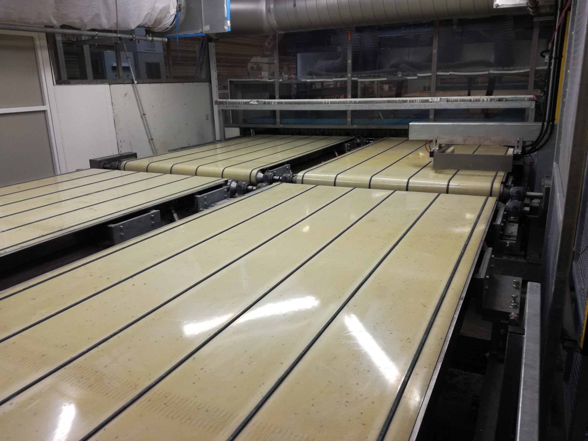 Taśmociągi do transportu szyb.