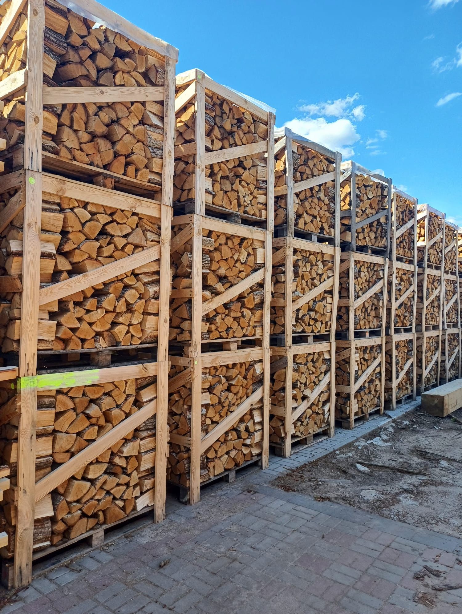 To jest przykład, jak chcielibyśmy otrzymywać palety: z siatką wokół i czerwoną wstążką.