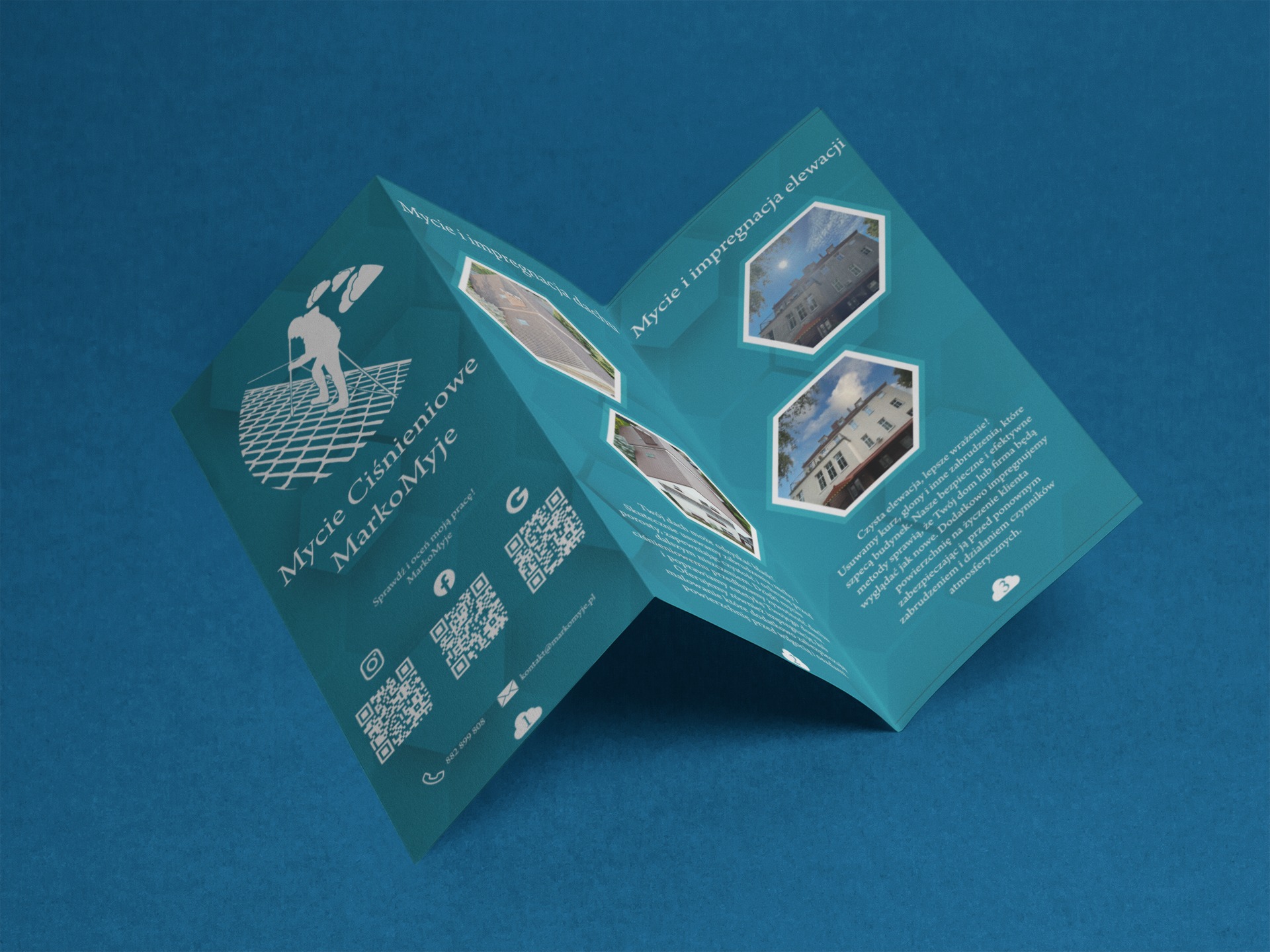 Turkusowa, rozłożona ulotka reklamowa firmy 'Mycie Ciśnieniowe MarkoMyje' na jednolitym, błękitnym tle. Ulotka prezentuje usługi mycia ciśnieniowego i impregnacji elewacji oraz dachów, zawiera...