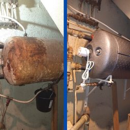 MT Instal Milena Thimm - Porównanie: Stary, zardzewiały bojler zestawiony z nowym, zaizolowanym bojlerem zamontowanym na białych wspornikach w Kętrzynie. Widoczne przyłącza hydrauliczne.