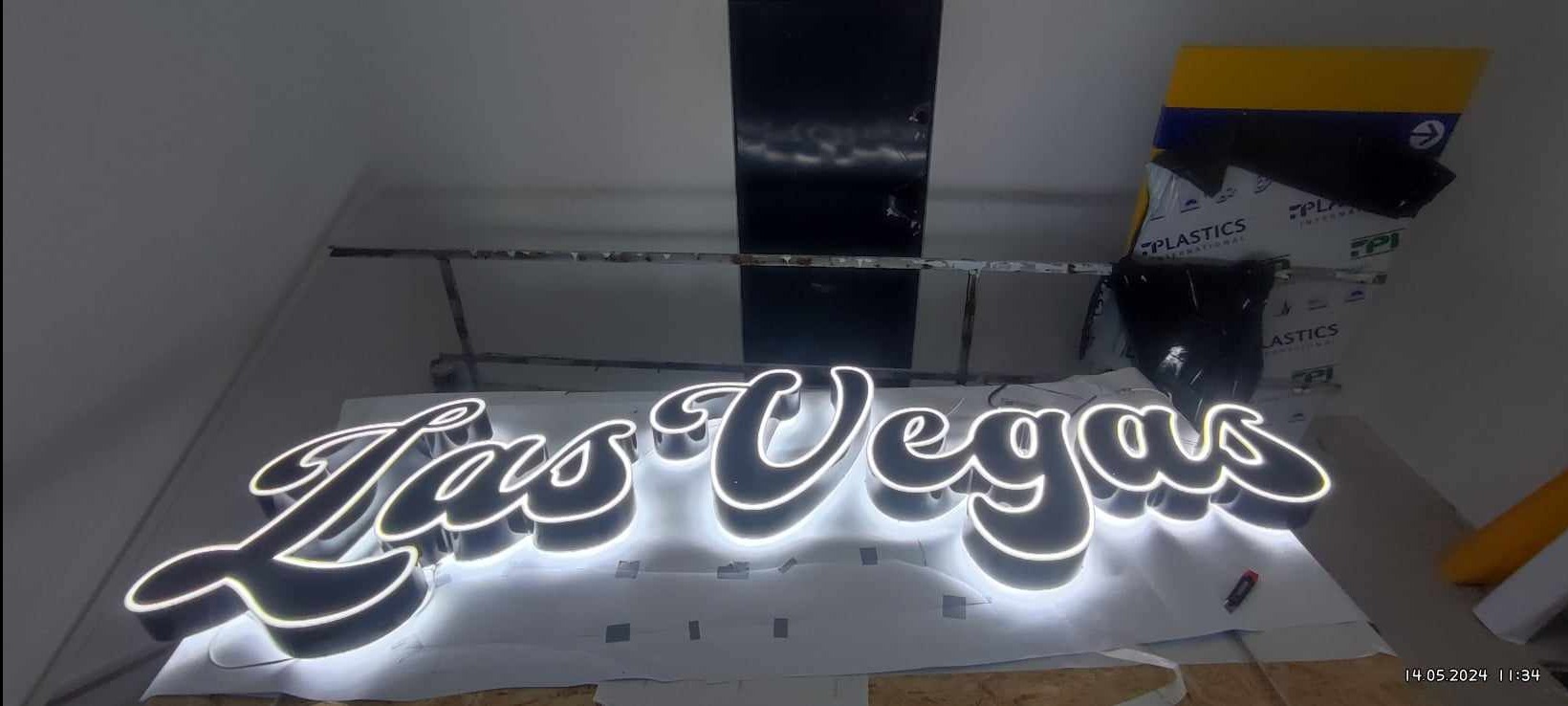 Litery 3D led, Świecenie wsteczne i frontowe po konturze