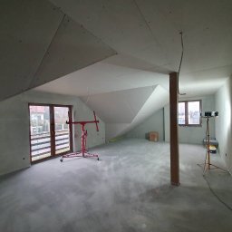 Montaż płyt GK po wcześniejszym ociepleniu watą. 