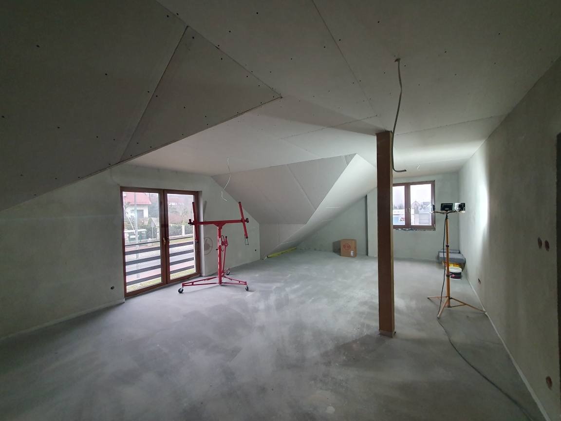 Montaż płyt GK po wcześniejszym ociepleniu watą.