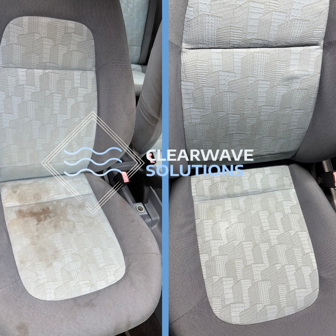 Porównanie fotela samochodowego przed i po czyszczeniu, widoczne zabrudzenia i efekt po usunięciu plam.