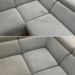 Clean and Clear - Zdjęcie przedstawia dwuczęściowe porównanie kanapy narożnej w odcieniach szarości: górna część pokazuje zabrudzenia na siedzisku z napisem 'before', dolna część prezentuje kanapę po czyszczeniu...