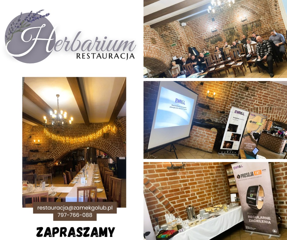 Sala restauracyjna z ceglanymi ścianami przygotowana na konferencję, widoczny projektor z prezentacją, stół z poczęstunkiem i banery reklamowe.