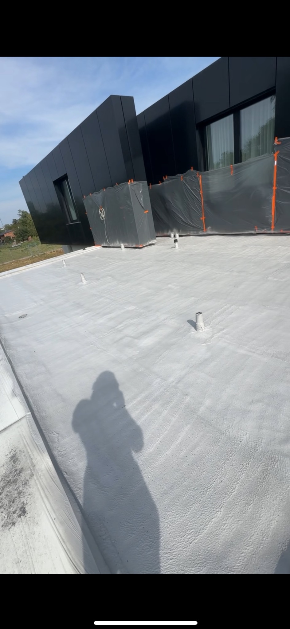 Hydroizolacja polimocznikiem dachu z papy bez konieczności zrywania starej warstwy