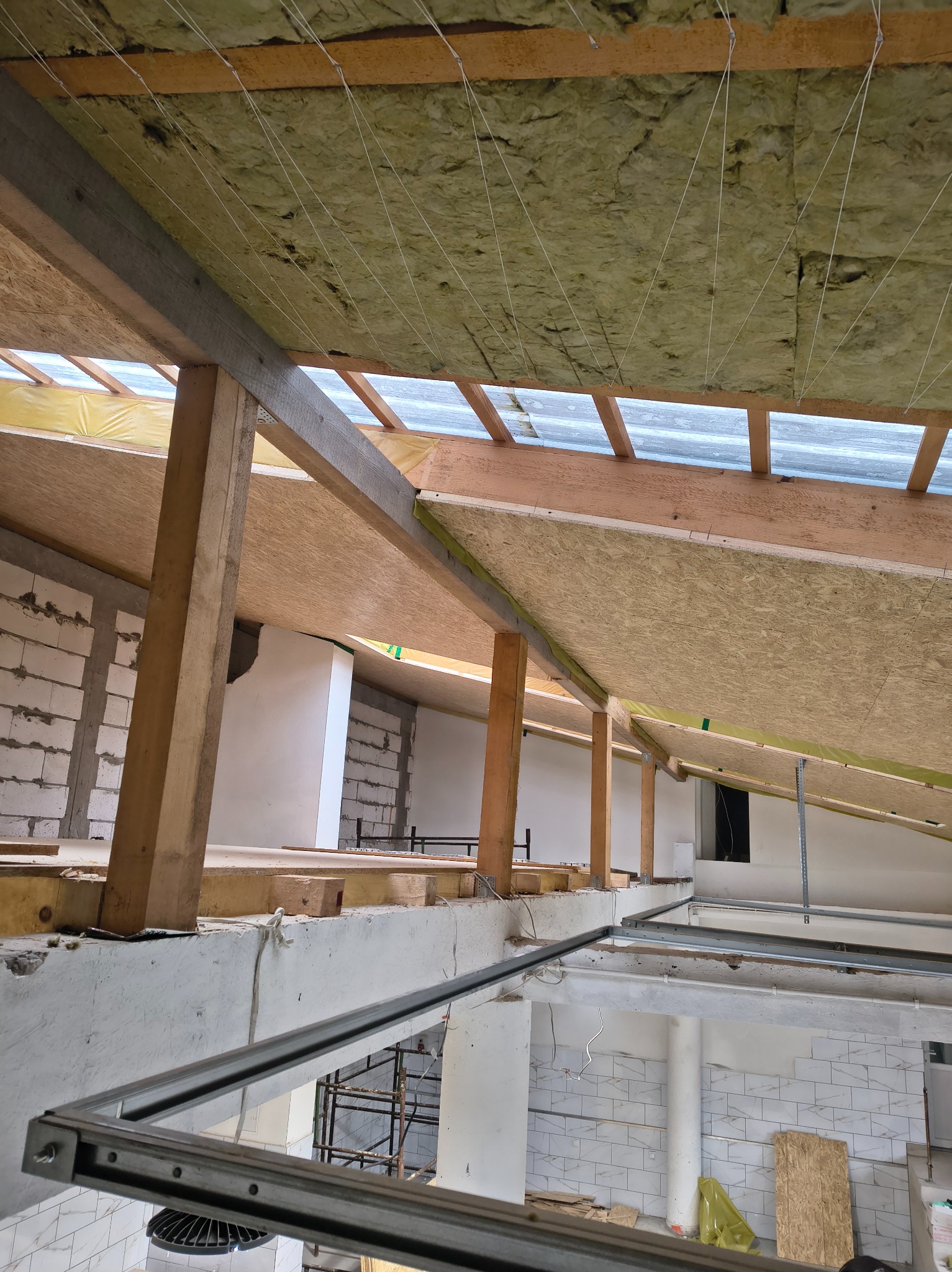 Ocieplenie dachu wraz z izolacją i montażem płyt osb