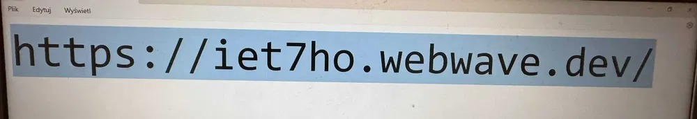 Zdjęcie ekranu komputera z wyświetlonym adresem URL: https://iet7ho.webwave.dev/
