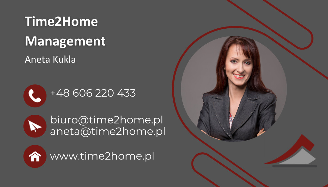 Wizytówka firmy Time2Home Management z portretem uśmiechniętej kobiety, numerem telefonu, adresami e-mail i adresem strony internetowej.