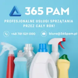 Reklama firmy sprzątającej 365 PAM, prezentująca różnorodne środki czystości w kolorowych butelkach na błękitnym tle z widocznym logo i danymi kontaktowymi.