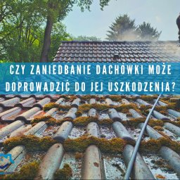 JAK NOWE. TECH ŁUKASZ DRAB - Czyszczenie dachówki pokrytej mchem przy użyciu myjki ciśnieniowej, widoczny pracownik w uprzęży, tekst reklamowy na zdjęciu.