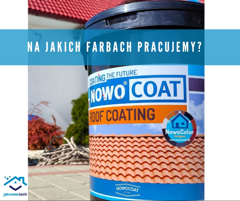 Puszka farby do dachów Nowo Coat z wizualizacją dachówki, ustawiona na tle chodnika i czerwonego dachu budynku.