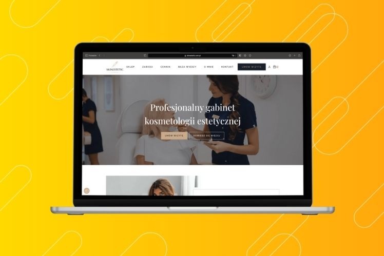 Laptop prezentuje stronę internetową gabinetu kosmetologii estetycznej z możliwością rezerwacji online, widoczny pasek menu z zakładkami: sklep, zabiegi, cennik, baza wiedzy, o mnie, kontakt.