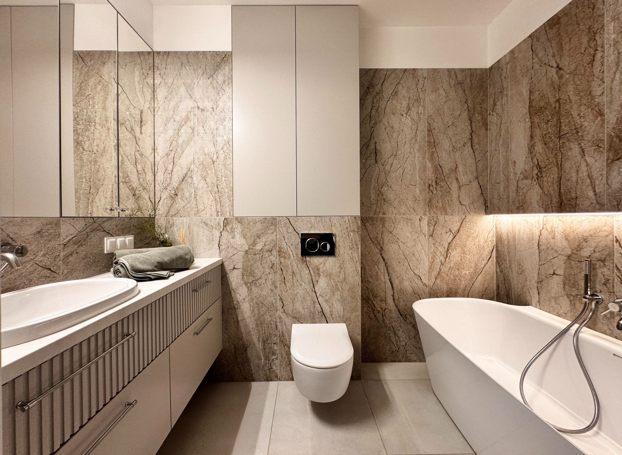 Realizacja łazienki rodziców w odcieniach kaszmiru.