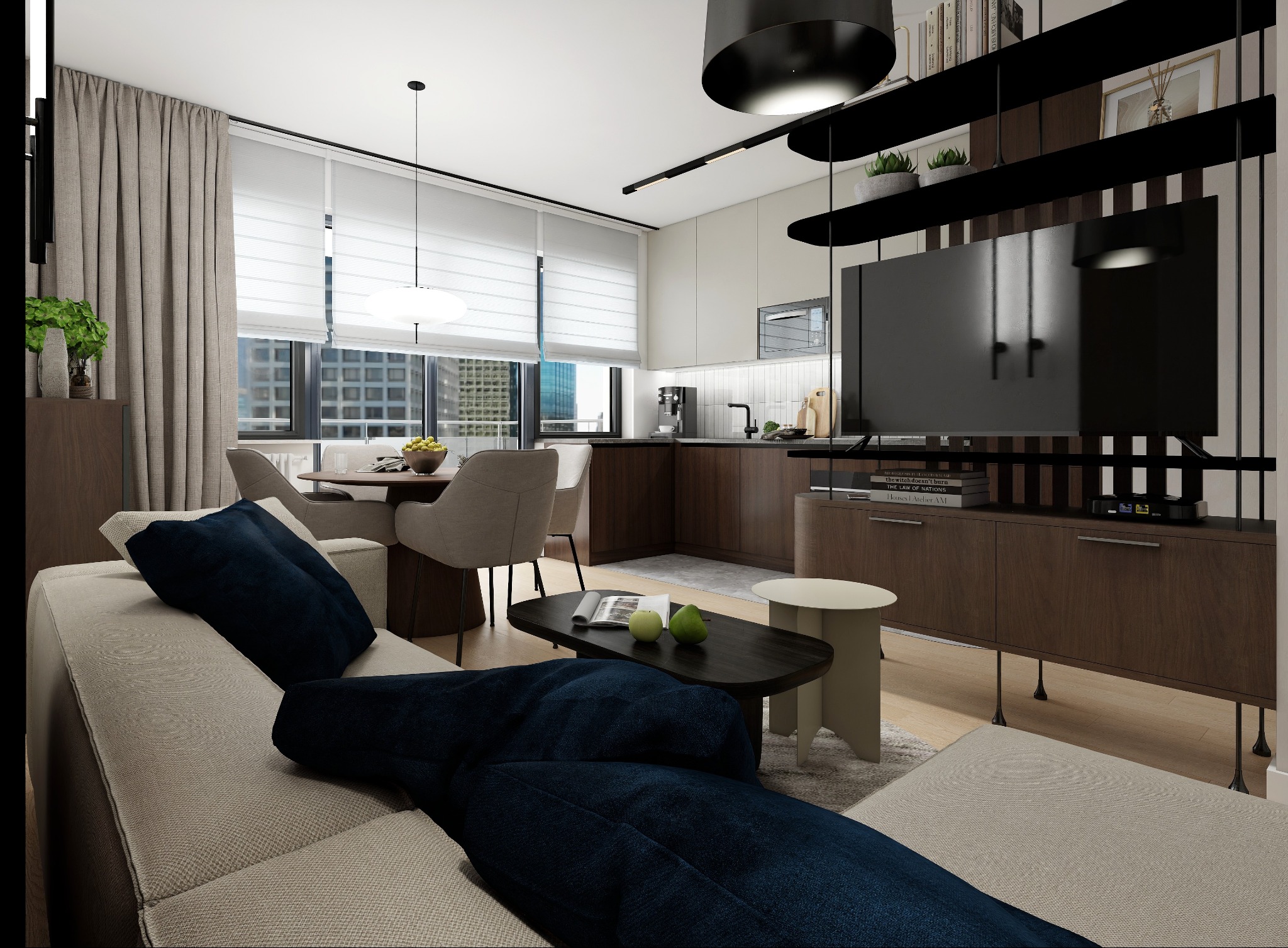 Nowoczesne wnętrze mieszkania z sofą z granatowymi poduszkami, stołem jadalnym i aneksem kuchennym. Widok na miasto przez okno z roletami rzymskimi.