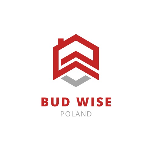 Logo firmy Bud Wise Poland: czerwony, geometryczny symbol domu z dwoma strzałkami w górę, szary element w kształcie strzałki w dół na białym tle.