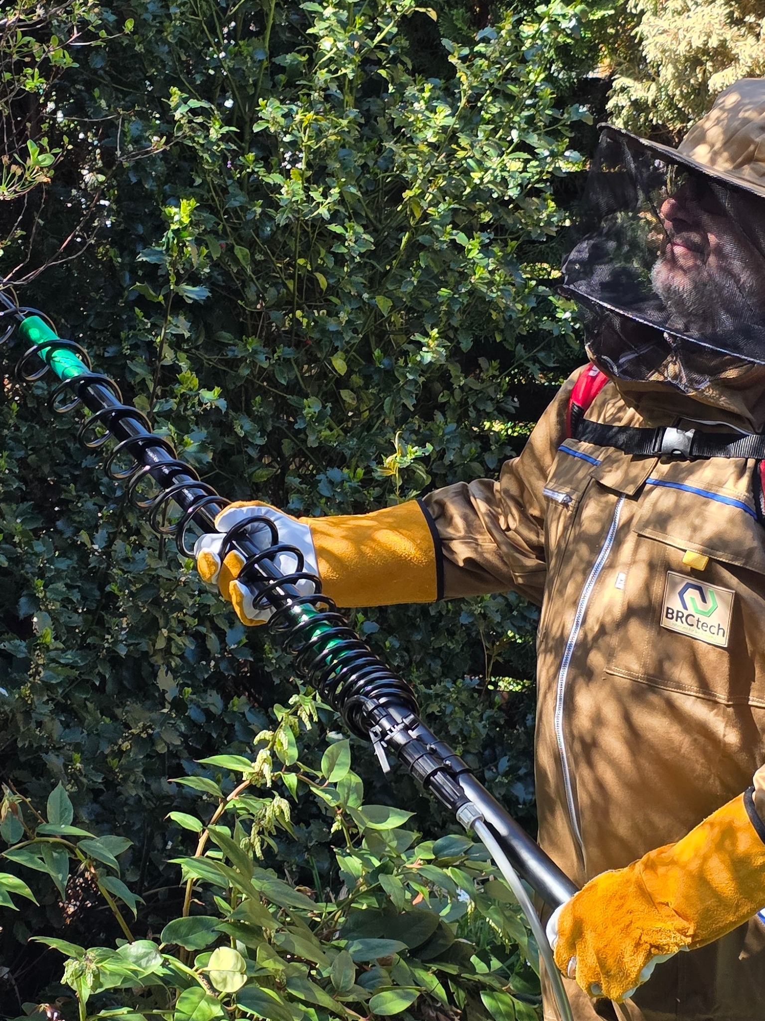 Usuwanie gniazd oś/szerszeni.