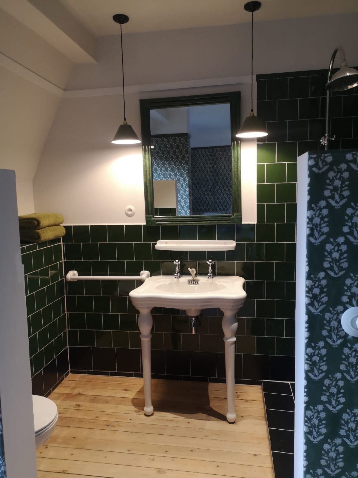 Generalny remont willi - odtworzenie oryginalnego wyglądu pomieszczeń oraz łazienki.