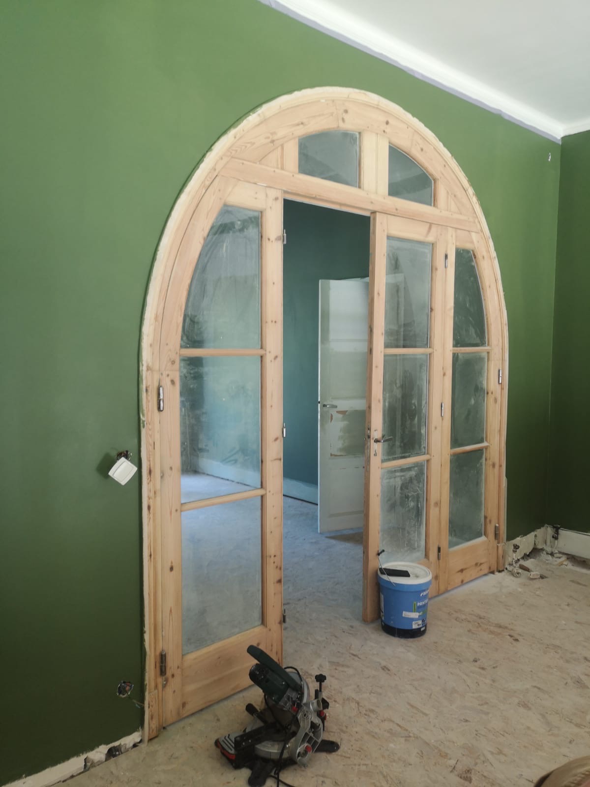 Renowacja okien i drzwi drewnianych.