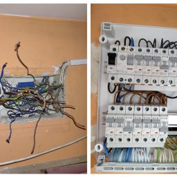 Kamil Kochanowski - Otwarta puszka elektryczna w ścianie z widocznymi przewodami oraz rozdzielnica z zamontowanymi bezpiecznikami EATON, widoczne przewody w kolorach: niebieski, zielony, brązowy, czarny i biały.
