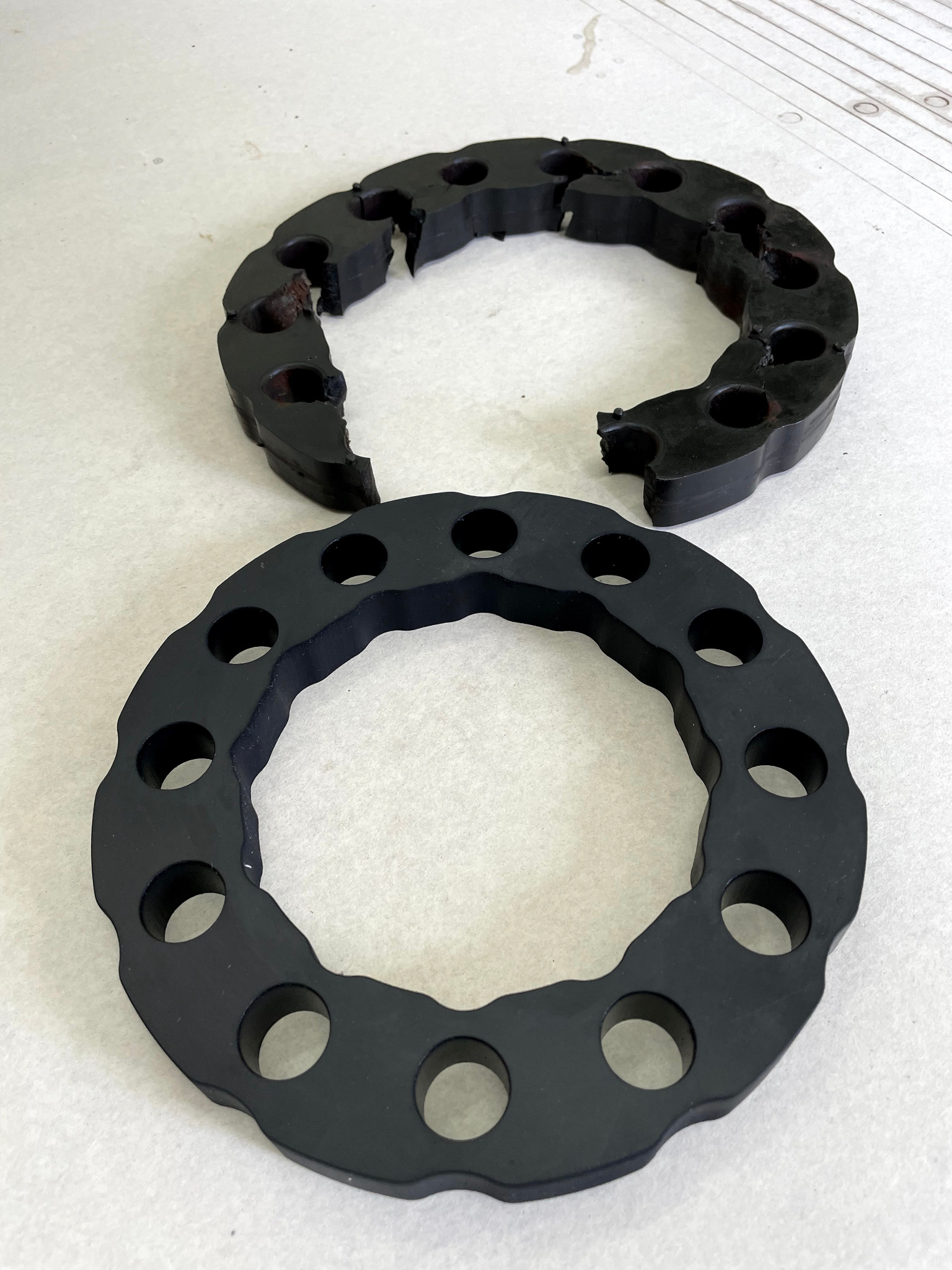 Uszczelnienie gumowe wg wzoru.