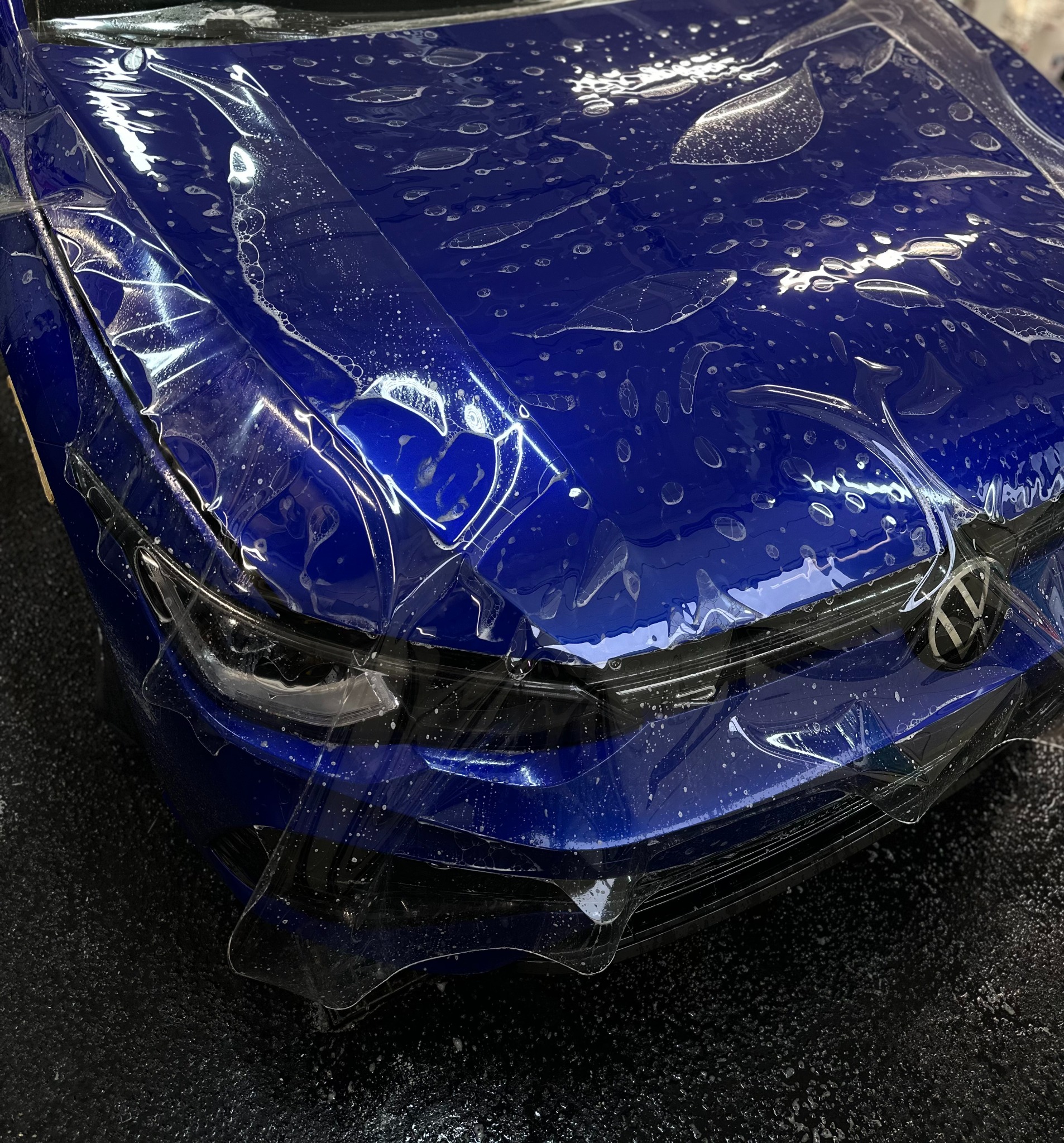 Oklejanie samochodów foliami PPF - Jesteśmy certyfikowanym studiem partnerskim dystrybutora folii Polor Polska.