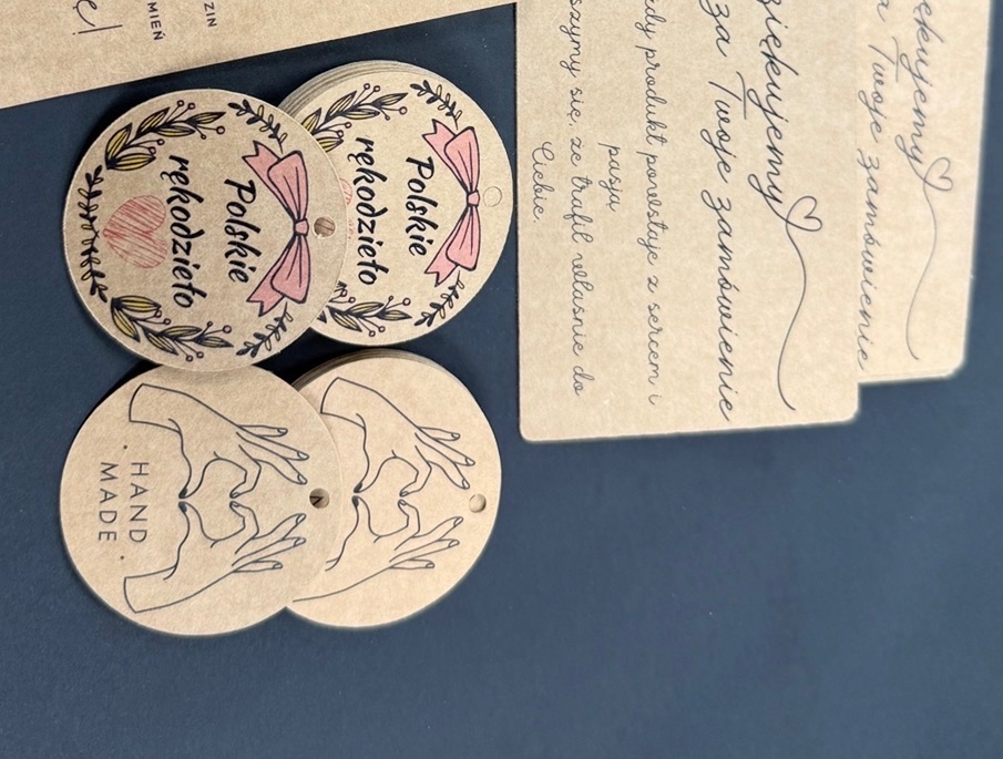 Zawieszki i kartki z podziękowaniami na papierze kraftowym