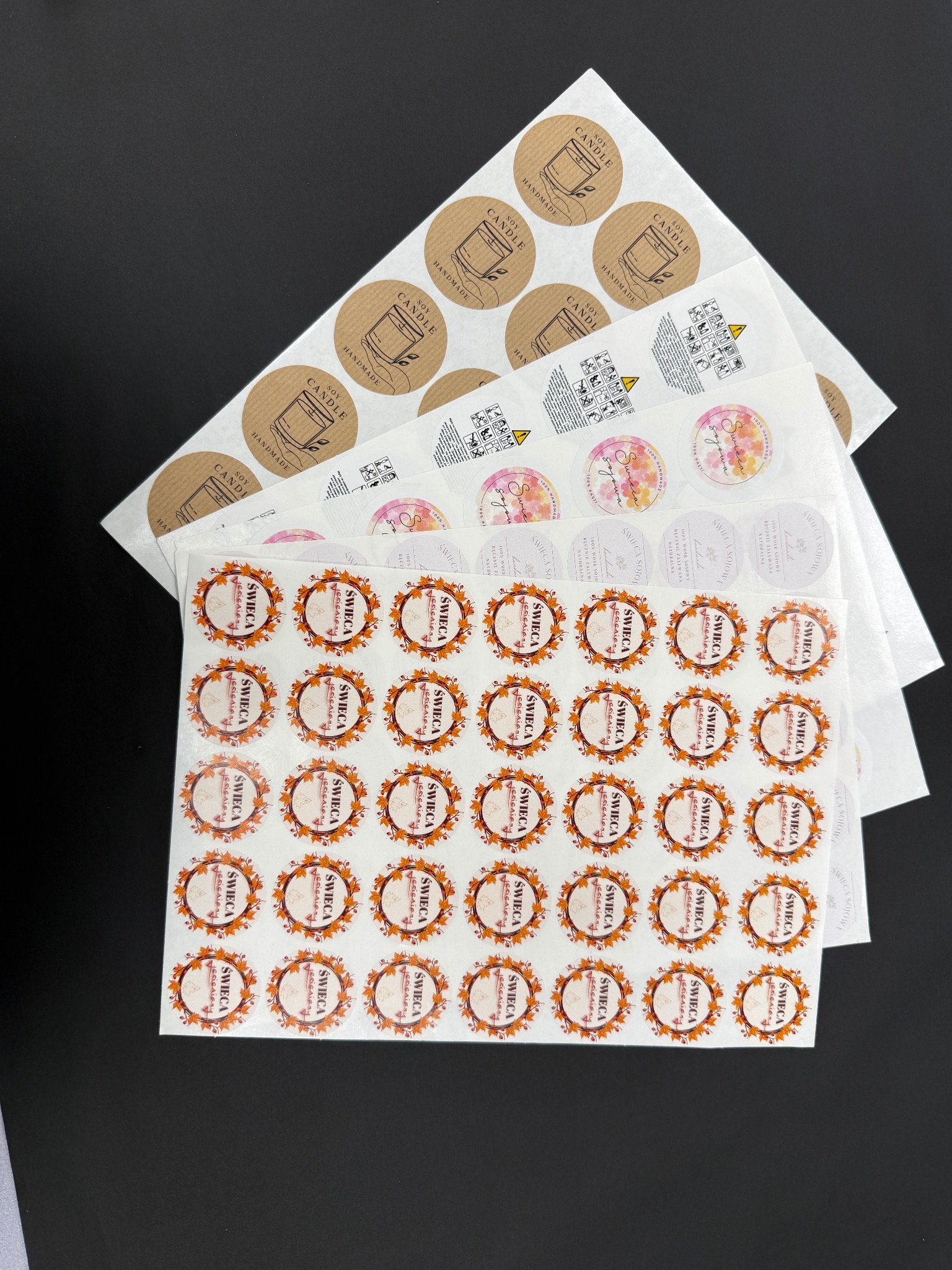 Naklejki na papierze arkuszowane do A4 i ażurowane