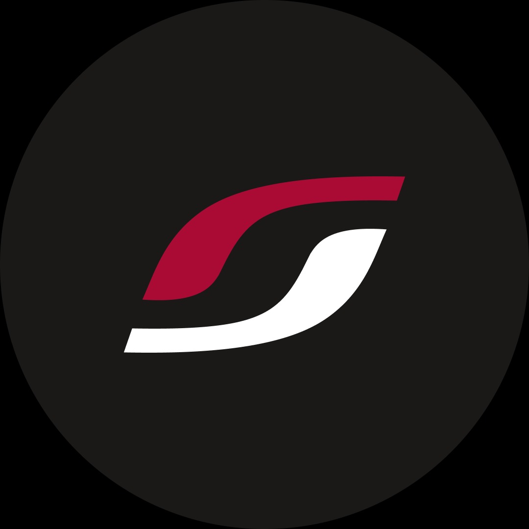 Abstrakcyjne logo w okręgu na czarnym tle, przedstawiające dwie zakrzywione linie: bordową u góry i białą u dołu, tworzące dynamiczny, nowoczesny symbol.